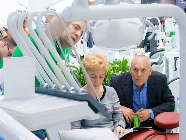 Стенд компании GREEN DENT на выставке Дентал Салон 2019_018.jpg